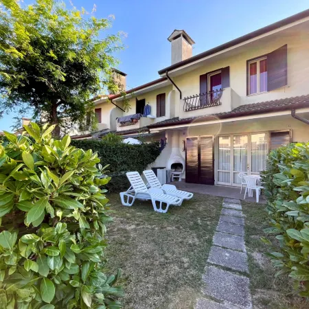 Comfy Villa with Pool and Barbecue