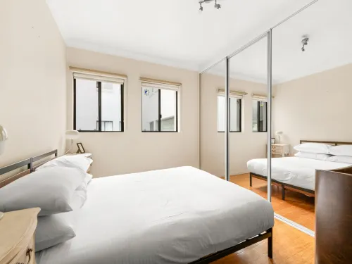 Lovely 2-Bed with Balcony