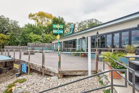 Simply Stunning Bridges Bay Retreat Cabin Accommodates 11