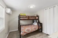 Waterfront Cottage with Private Dock on Claytor Lake. Pet Friendly!