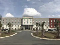 Holiday Inn Express & Suites CHARLOTTE AIRPORT by IHG Hotels near Enderly Park