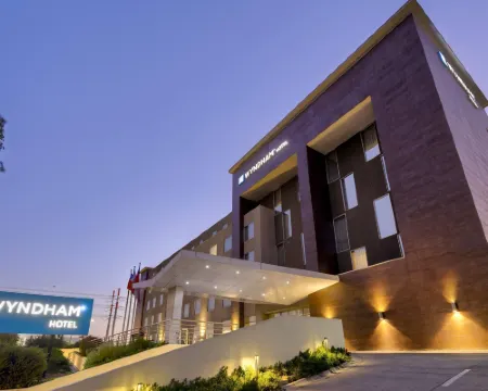 WYNDHAM SANTIAGO AIRPORT Hotels in Santiago
