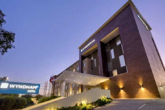 WYNDHAM SANTIAGO AIRPORT Отели рядом с достопримечательностью «Парк Аркадия»