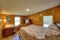 Cozy Cottage with 600 of Green Bay Frontage and Dock! - WiFi