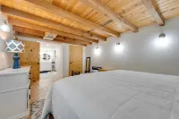 Pet-Friendly Cabin on 3 Acres 7 Mi to Uvalde! - 3-Star