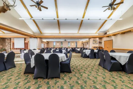 AmericInn by Wyndham Chamberlain Conference Center