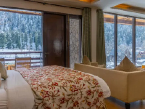 Heevan Villa's Sonamarg - River Front Luxury Retreat Hotéis em Ganderbal