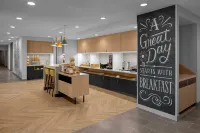 楠帕TownePlace Suites飯店 - 早餐