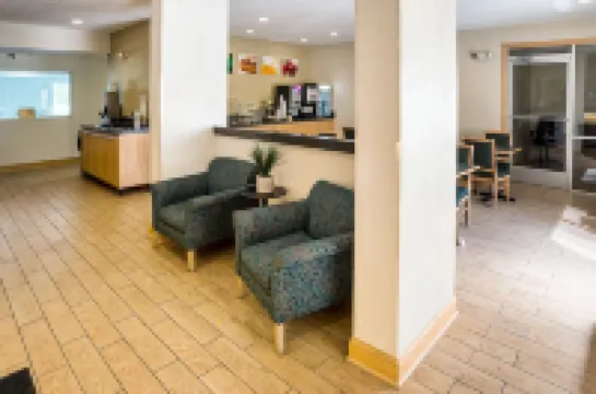 Quality Inn Near Northtown Mall & National Sports Center