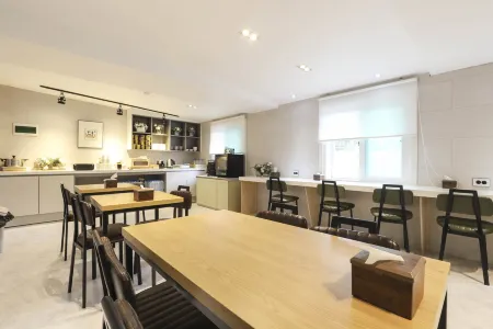 Dongchon Amusement Park Gallery Hotel