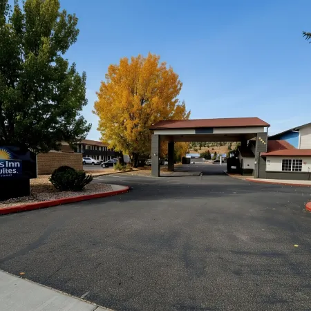 Days Inn & Suites by Wyndham Flagstaff Near University