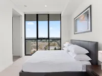 Luxe 2-Bed: Modern Interiors, Balcony & BBQ Area Hotels in Lidcombe