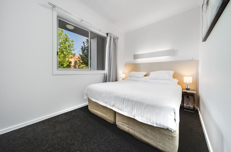 Spacious 2-Bed Conveniently by Lake Tuggeranong
