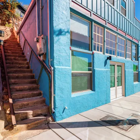 Right on Main Street! Mtn-view Bisbee Hideaway