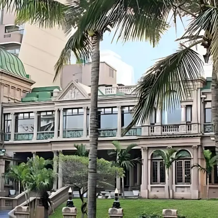 Durban Manor Hotel & Conference Centre Отели рядом с достопримечательностью «Компания Плейхаус»