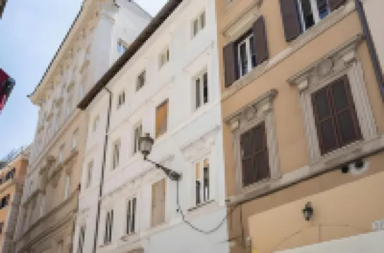 59 Steps Trevi Hotels near Trevi Fountain