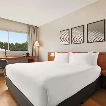 Ramada by Wyndham Valencia Almussafes