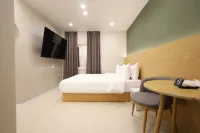 Calm Rest Hotel Masan