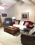 Enjoy a Cozy Holiday Getaway in Our Peaceful Rural Home.Wifi Not Available - Homestays