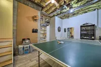 Brevard Retreat ~ 3 Mi to Downtown! - parking
