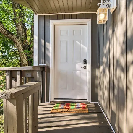 Townhome 1-Min Walk to Lake and Close to Sdc!