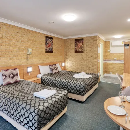 Forest Lodge Motor Inn & Restaurant