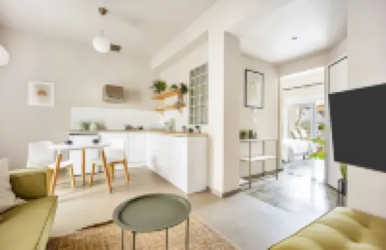 靠近海邊的陽光公寓，景色迷人