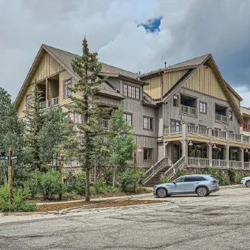 8594 Expedition Station 1 Bedroom Condo by RedAwning