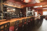 The Oakes Hotel Overlooking the Falls