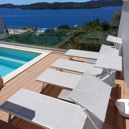 Apartmani D & J with Heated Pool & Stunning Sea View