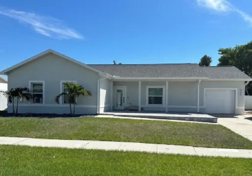Modern 4Br Pool Home in Prime North Fort Myers Area- Fast WiFi & Private Yard. Hotels near Caloosahatchee Creeks Preserve West