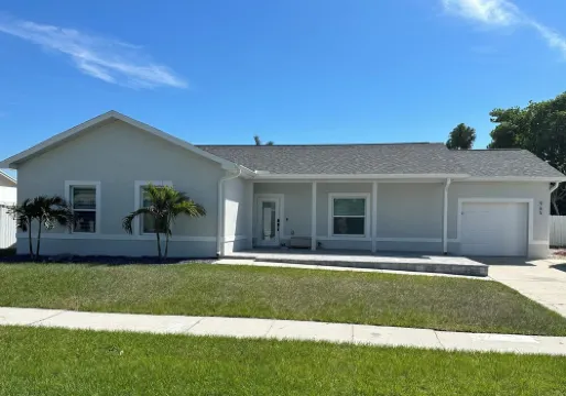 Modern 4Br Pool Home in Prime North Fort Myers Area- Fast WiFi & Private Yard.