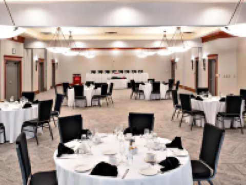 Ramada by Wyndham Kelowna Hotel & Conference Center Hotels in Kelowna