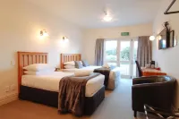 The Grand Hotel & Bar - Akaroa