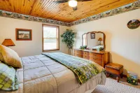 Pet-Friendly Vienna Cabin w/ Screened-in Porch! - 3-Star