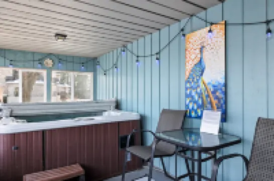 Hot Tub and Outdoor Entertainment - Spacious Chic Retreat