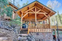 Hot Tub & Mtn Views: Woodsy Cabin in Greer - Country Houses