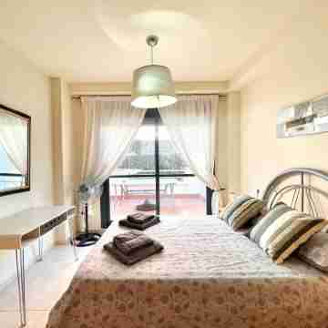 Apartment Near Beach with Pools and Hot Tub Rooms