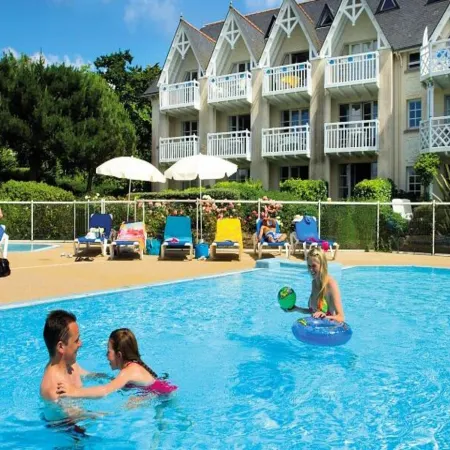 Apartment in Benodet with Heated Pool