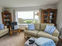 Yr Orsedd Hotels in Llanfaethlu