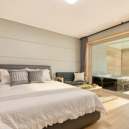 Sokcho Lasso Pool Villa Pension