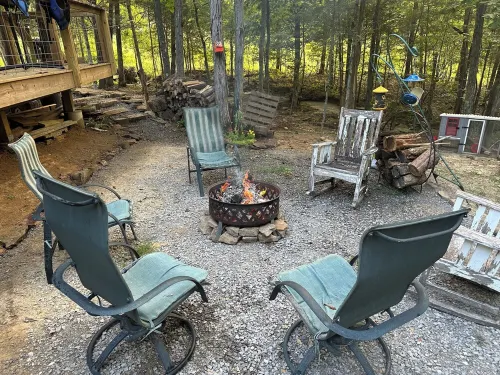Cozy Cabin in the Woods ,Pet-Friendly! Treehouse feel on the large deck!