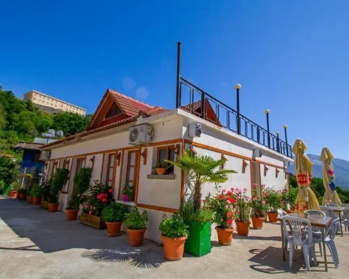 ホテル ベーベイ トラディシオナル ジロカストラのホテル