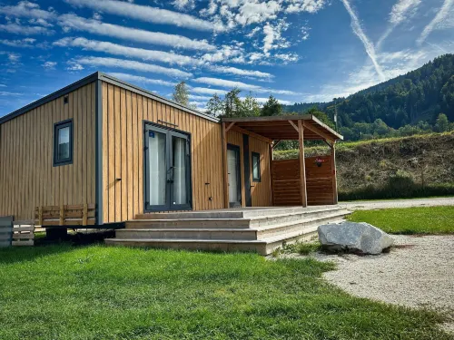 奧西亞赫湖附近的高級移動住宅