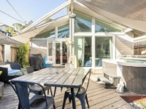 Aptos Beach Retreat • Hot Tub & 5 Min Walk to Sand Hotels in Aptos