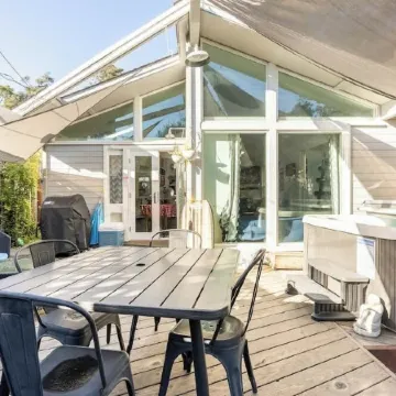 Aptos Beach Retreat • Hot Tub & 5 Min Walk to Sand