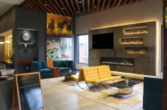 Clarion Pointe Marshall