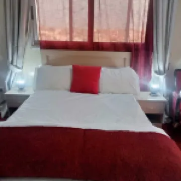 Sally Beach Hotel Yenne