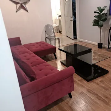 1 bedroom spacious apt in Beverly hills Отели рядом с достопримечательностью «Golden Triangle»