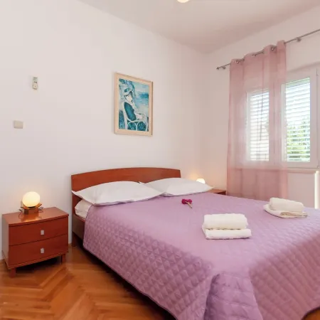 Apartments and Rooms Nikola